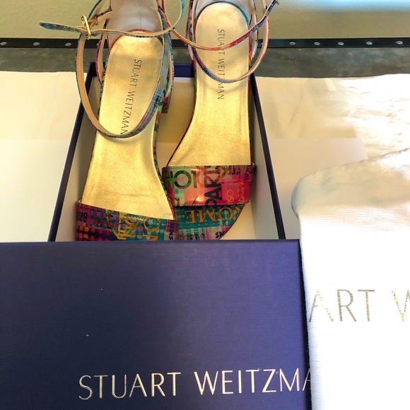 Stuart Weitzman vibrant colored patent leather open toe low heal sandal - Picture 9 of 16